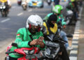 Pengemudi ojek online (ojol) menunggu penumpang di kawasan Stasiun Cawang, Jakarta, 30 Agustus 2023. TEMPO/Subekti.